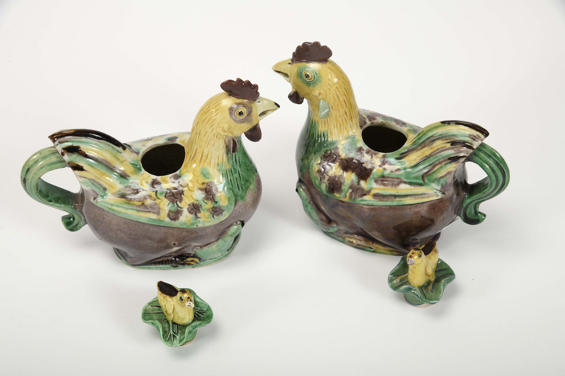 A pair of "Chicken" teapots - Bild 3 aus 3