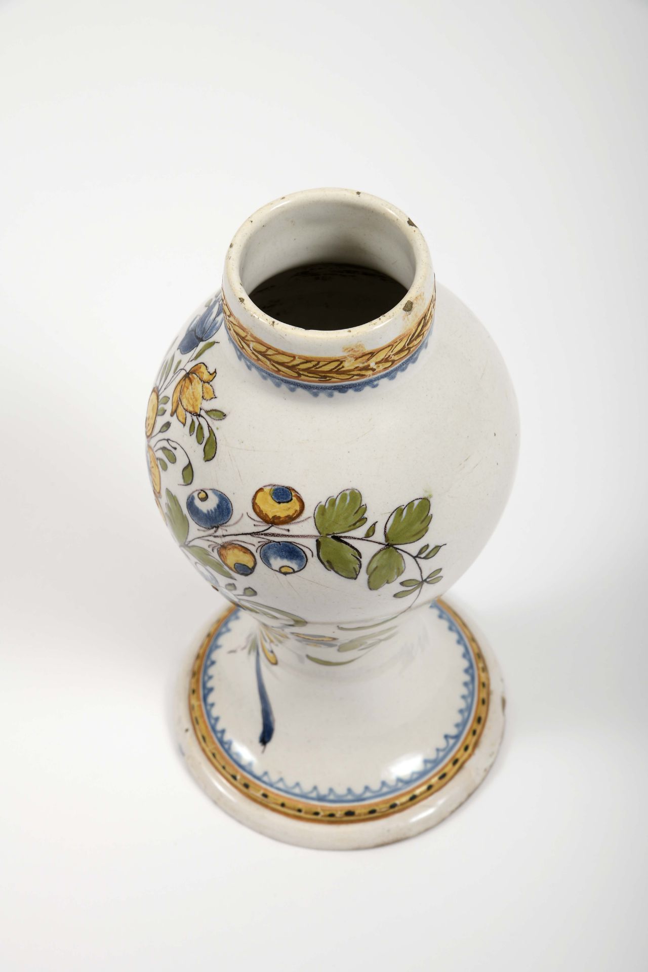 A potted vase - Bild 2 aus 3