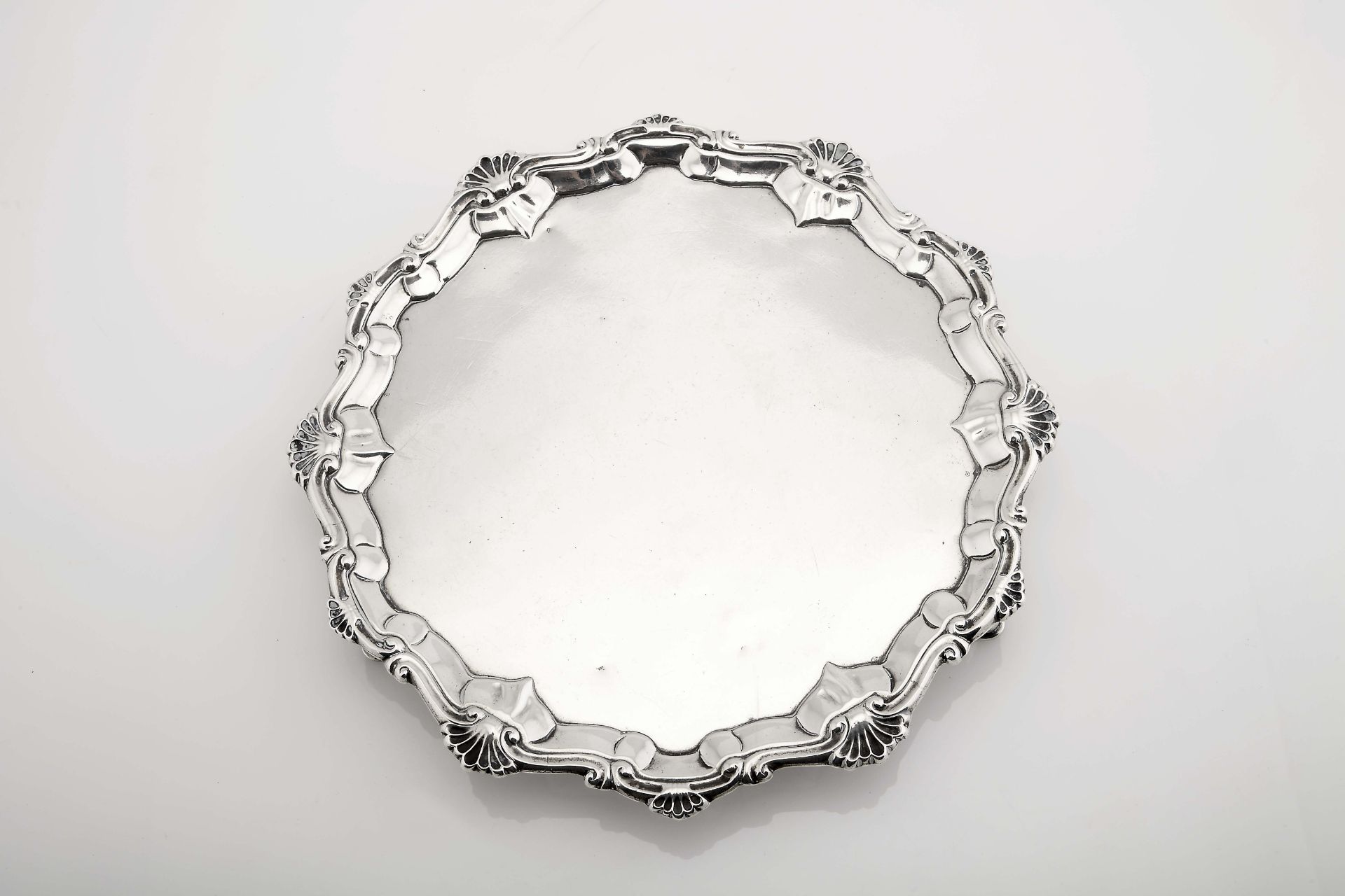 A scalloped three-footed salver - Image 2 of 4