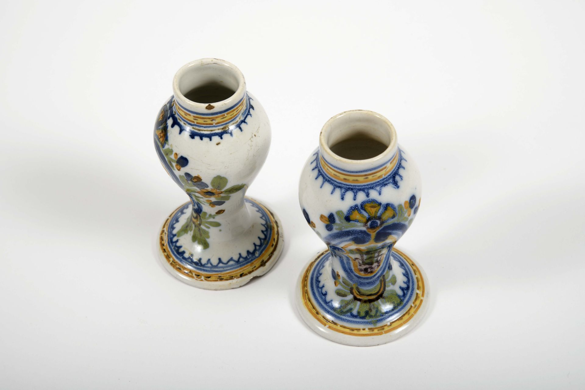 A pair of small potted vases - Bild 2 aus 4