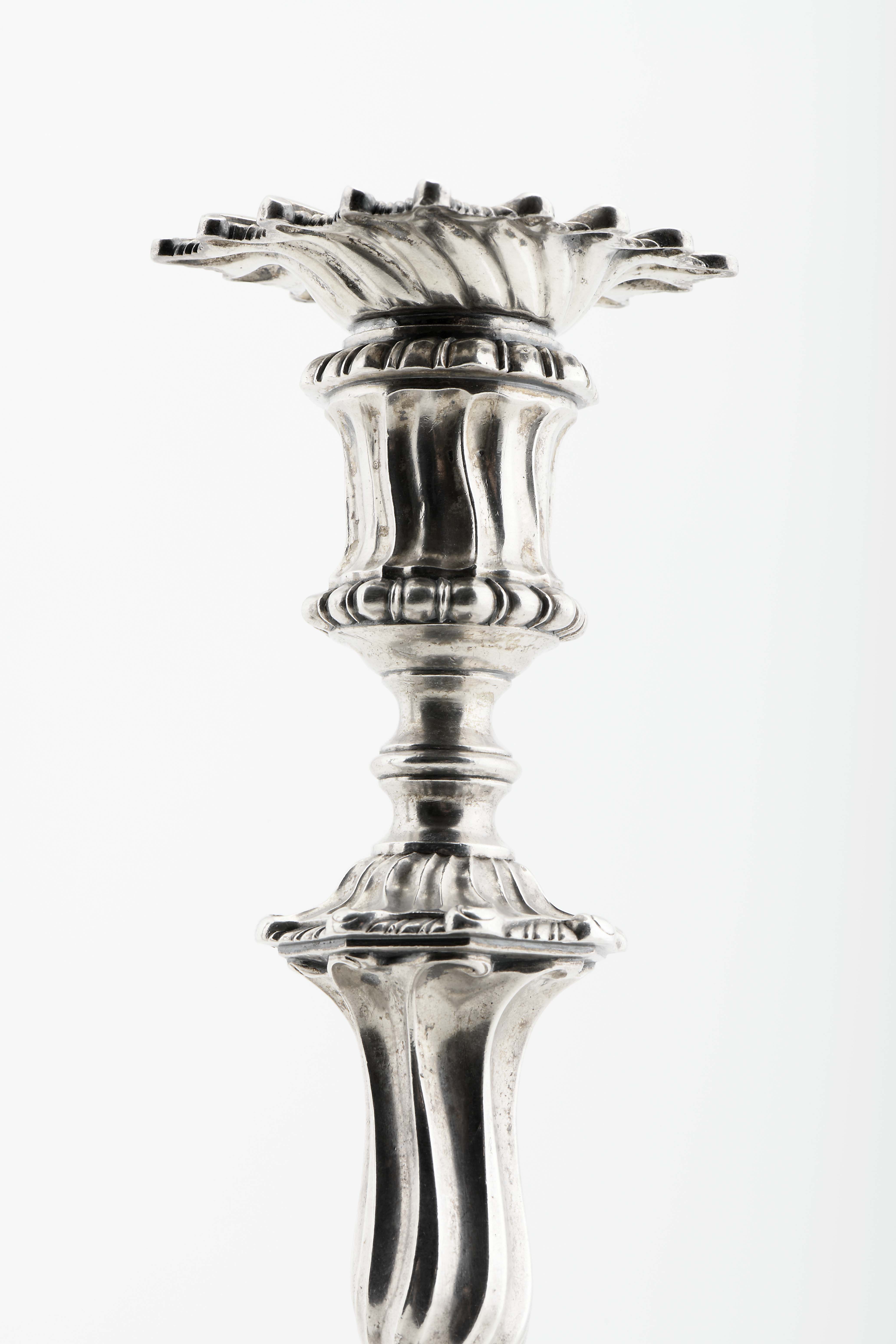 A pair of candlesticks - Image 9 of 9