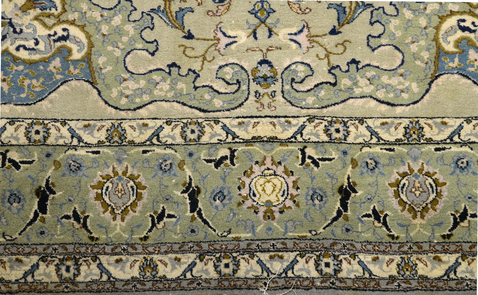A carpet - Image 4 of 4