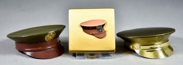 A Vintage Henriette U.S. Army Officers "Patriotic" WWII Cap Powder Compact, sifter and puff, 3ins