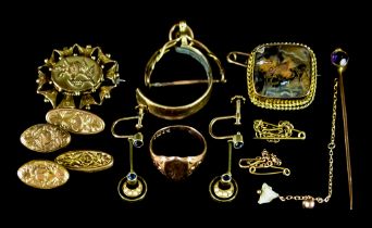 A Quantity of 9ct Gold, comprising - two brooches, amethyst stick pin, lady's signet ring, size N,