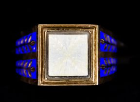 A 9ct Gold Gentleman's Enamel Ring, embellished to the shoulders with blue enamel work depicting