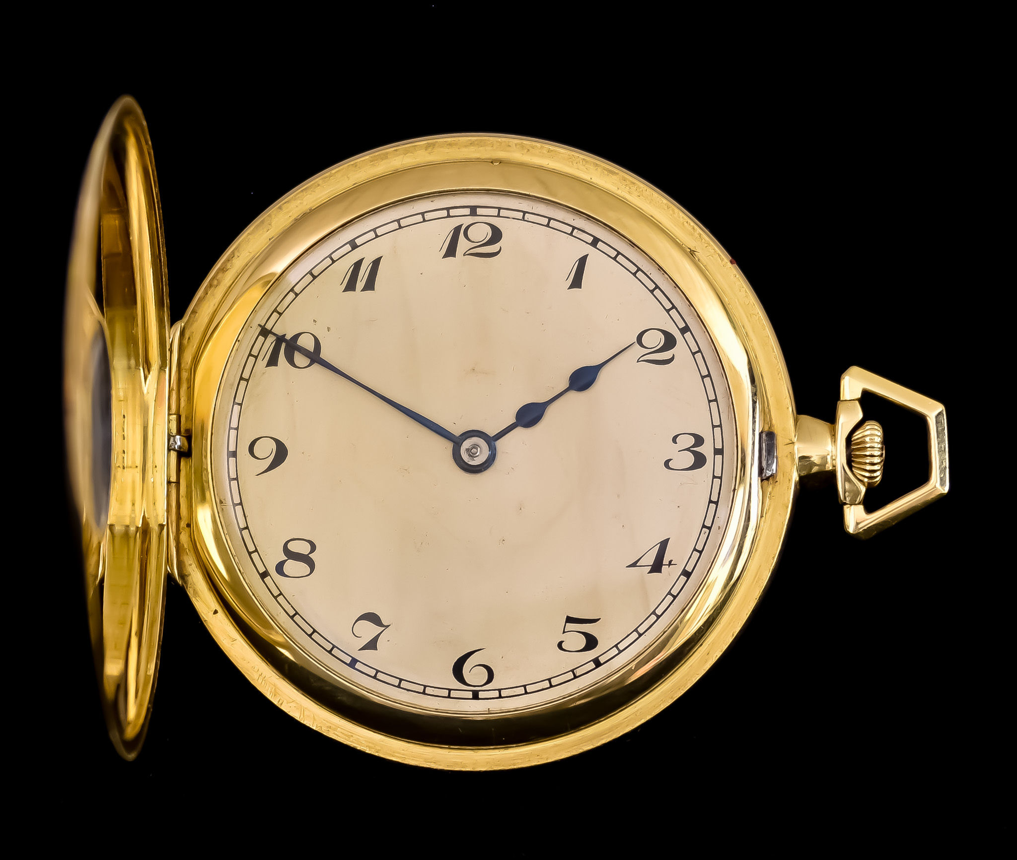A Gentleman's Keyless Half Hunting Cased  Evening Pocket Watch, 18ct gold case, 47mm diameter, no
