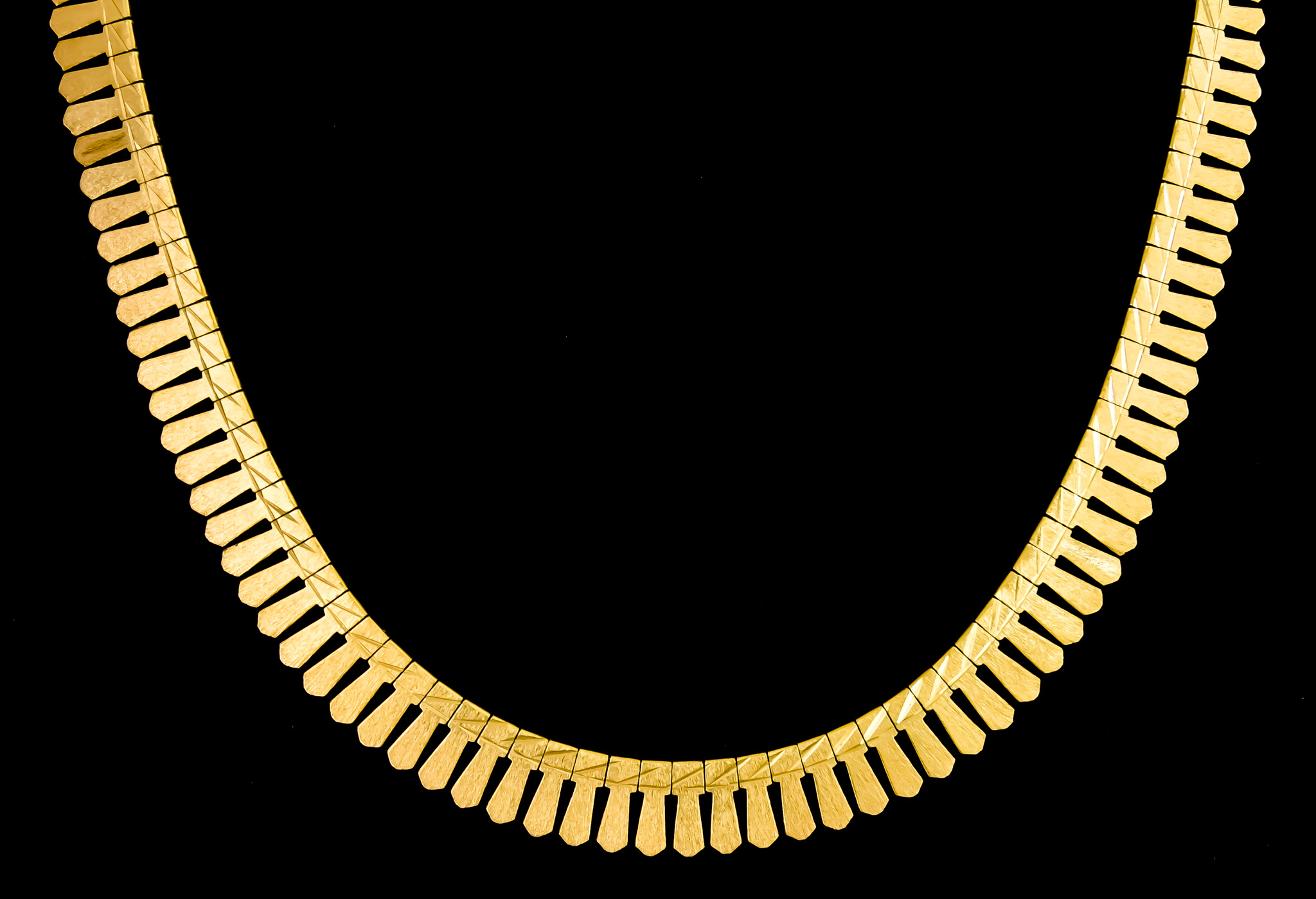 An 18ct Gold Necklace, 430mm overall, gross weight 37g