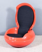 Peter Ghyczy (1940) - Fibreglass - "Garden Egg Chair" circa 1968 This lot appears to be in good