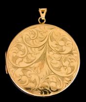 A Circular 9 ct Gold Locket, 40mm in diameter, gross weight 15.8g