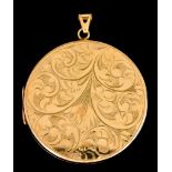 A Circular 9 ct Gold Locket, 40mm in diameter, gross weight 15.8g