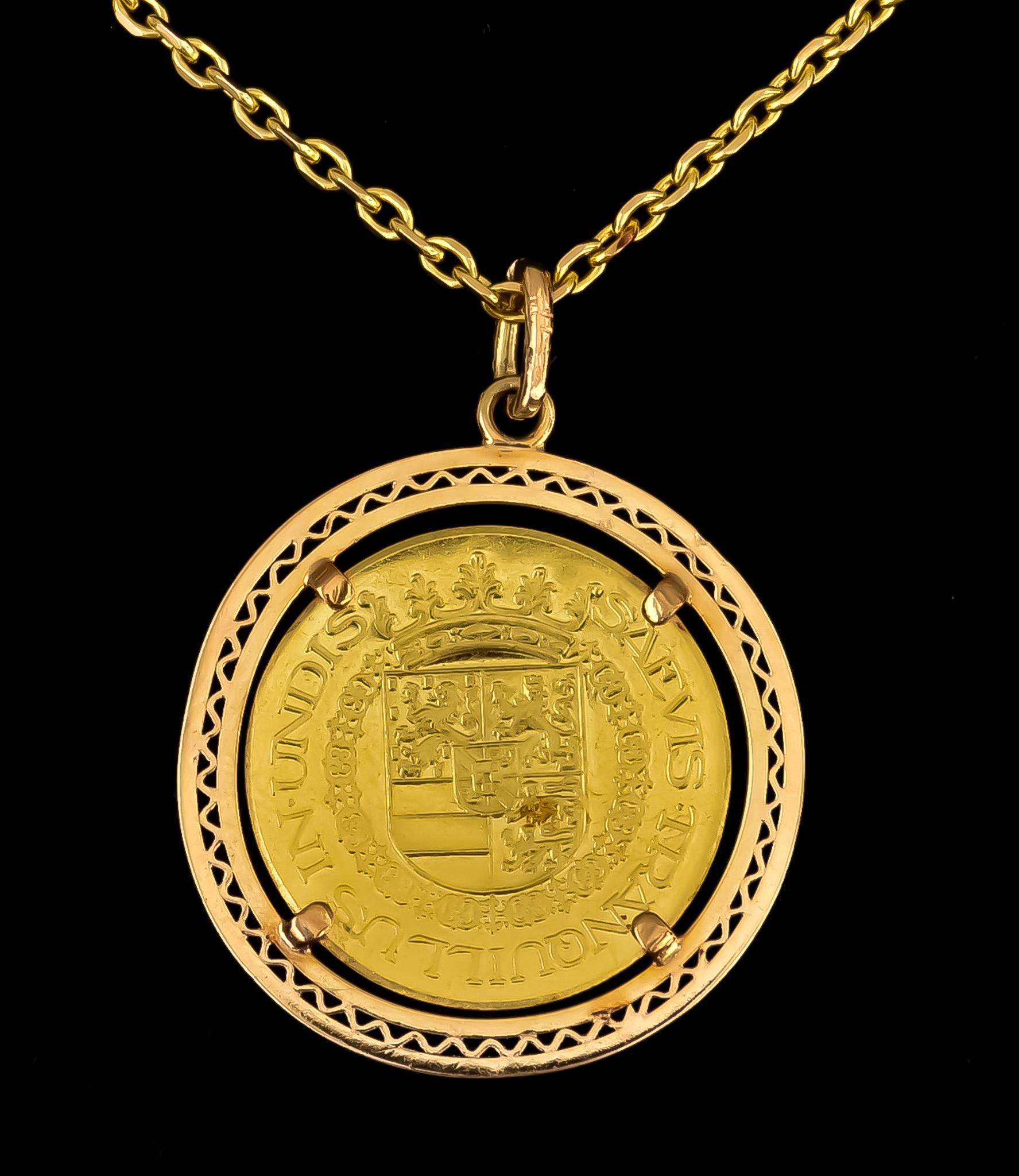 A 14ct Gold Fine Chain, suspended with 1958 Dutch Julianna Guilda gold coin in yellow metal mount,