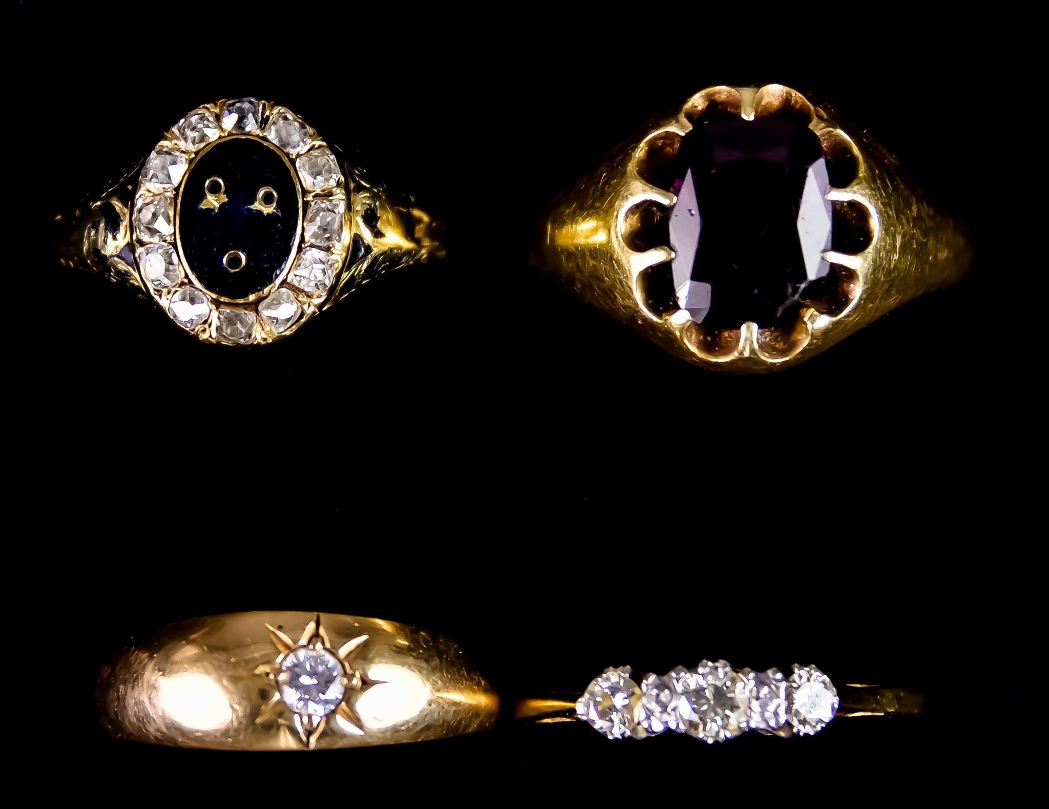 Four 18ct Gold Gem Set rings, comprising - one gentleman's set with a amethyst stone, size S+, one