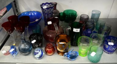 ASSORTED COLOURED GLASS TO INCLUDE; SPIRAL STEM WINE GLASSES, BOWLS TUMBLERS ETC...