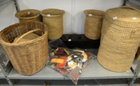 MIXED LOT- FIVE MODERN WOVEN  SEAGRASS? CONTAINERS, INCLUDING A SET OF THREE AND TWO WITH LIDS,