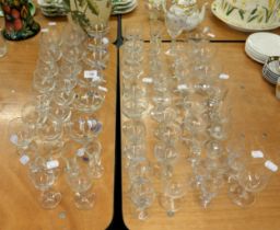 A QUANTITY OF STEMMED DRINKING GLASSES TO INCLUDE; 6 BABYCHAM GLASSES, SHERRY GLASSES, WINE