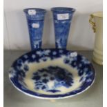 A PAIR OF MALING LATE 19TH CENTURY PRINTED BLUE AND WHITE TRUMPET VASES, WITH PRINTED