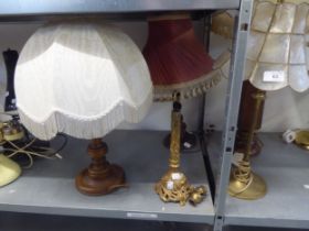 A GILT METAL ART NOUVEAU LAMP AND FOUR OTHER TABLE LAMPS (5)