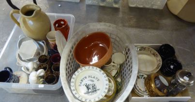 A SELECTION OF POTTERY AND CHINA TO INCLUDE; ROYAL DOULTON 'BROCK THE BADGER', AN ALPHABET BABY