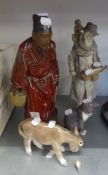 A SMALL SELECTION OF CERAMICS TO INCLUDE; LLADRO FIGURE OF A MAN WITH A FIDDLE AND MONKEY ON HIS