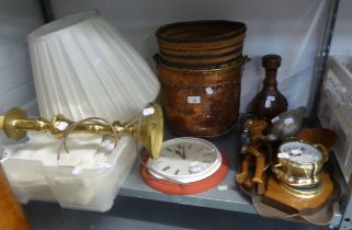 A SMALL SELECTION OF COLLECTABLES TO INCLUDE; COPPER BIN, BAROMETER, BRASS LAMP AND SHADE, SILVER
