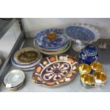 VARIOUS POTTERY TO INCLUDE; A ROYAL CROWN DERBY IMARI PATTERN OVAL DISH, A PEDESTAL CAKE STAND, FOUR