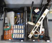 MIXED LOT OF D.I.Y. TOOLS AND FIXINGS TO INCLUDE; BLACK AND DECKER ELECTRIC DRILL, BLACK AND