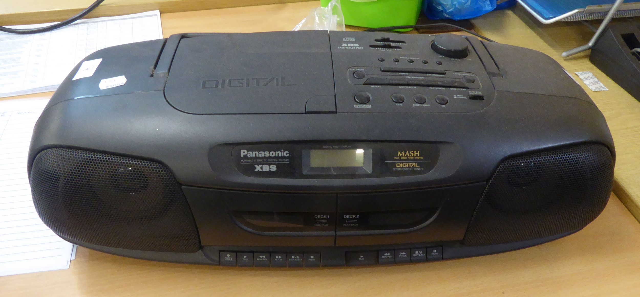 PANASONIC XBS STEREO PORTABLE RADIO AND CD PLAYER, WITH DIGITAL SYNTHESIZER TUNER