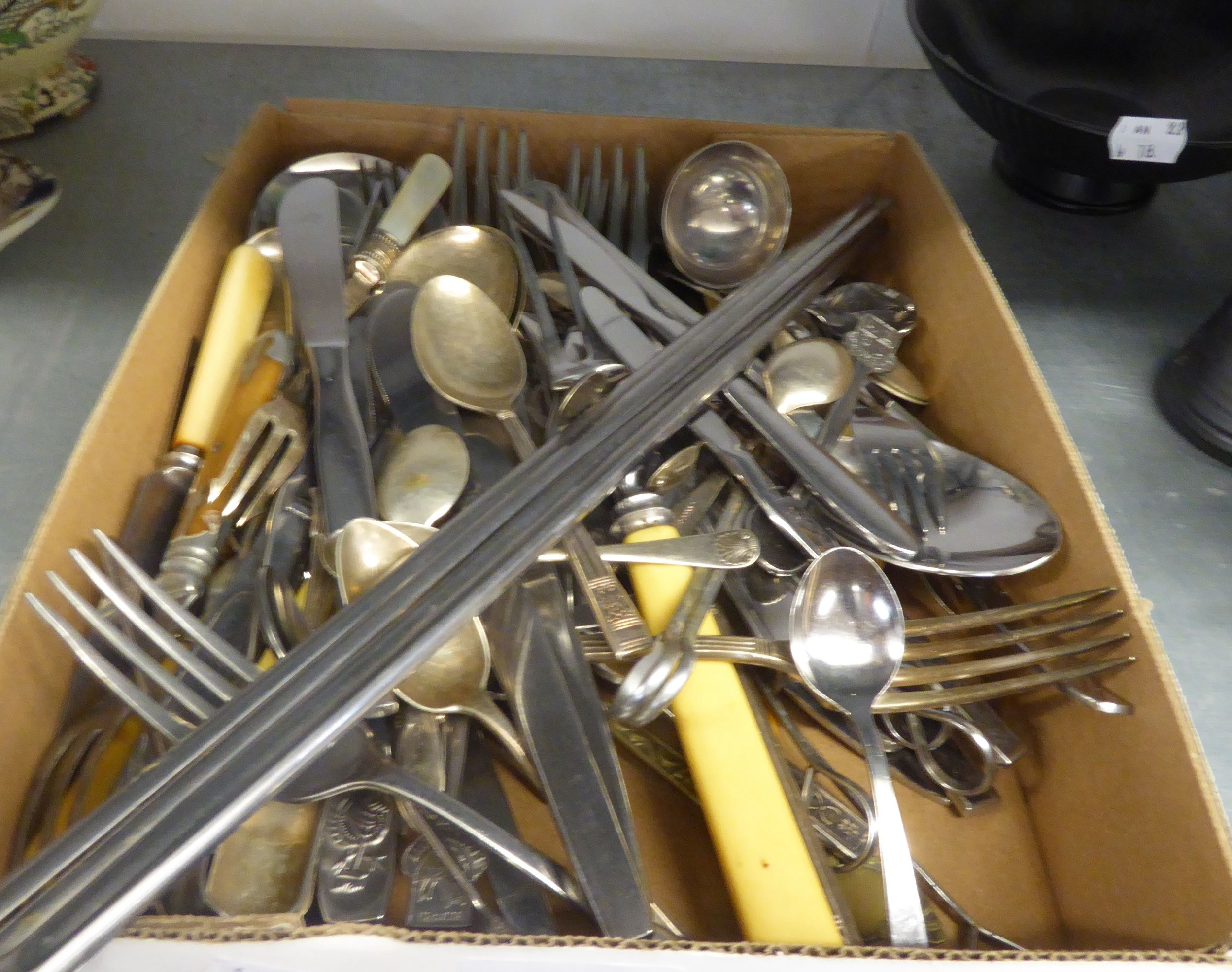 A QUANTITY OF ELECTROPLATE AND STAINLESS STEEL CUTLERY, INCLUDING SOME PIECES WITH MOTHER OF PEARL