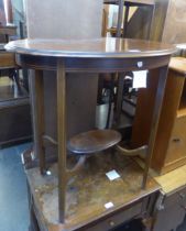 AN EDWARDIAN INLAID MAHOGANY OVAL OCCASIONAL TABLE, WITH UNDER PLATFORM