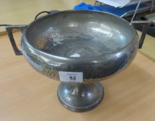 A LARGE TWO HANDLED PEDESTAL PEWTER BOWL (BY ABBEY PEWTER 1413)