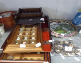 A COLLECTION OF SOUVENIR SPOONS, ON TWO WALL RACKS, A COLLECTION OF THIMBLES AND SMALL ORNAMENTS