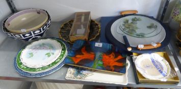 MIXED CERAMICS TO INCLUDE; A ROYAL WORCESTER 'FORGET ME NOT' CAKE PLATTER AND SERVER, AN OCTAGONAL