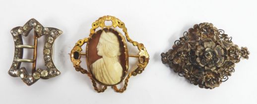 VICTORIAN OVAL SHELL CAMEO BROOCH, carved with a classical female head, in gold plated frame with