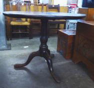 GEORGE III MAHOGANY TRIPOD TABLE, THE CIRCULAR ONE PIECE TOP ABOVE A BALUSTER STEM AND CABRIOLE