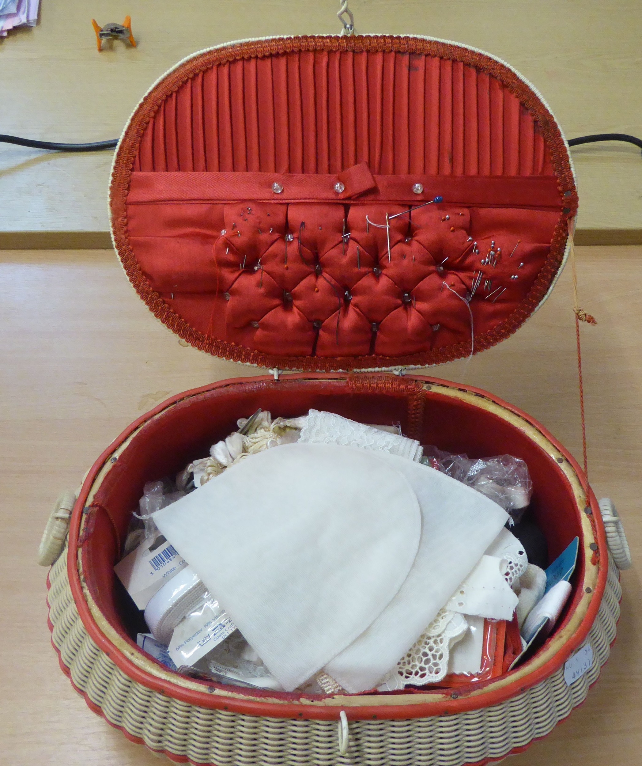 A SEWING BASKET WITH COLLARS, A LARGE QUANTITY OF BUTTONS AND SEWING IMPLEMENTS, PLUS SOME MATERIAL - Image 2 of 2