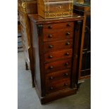 A LATE VICTORIAN MAHOGANY WELLINGTON CHEST OF SEVEN DRAWERS