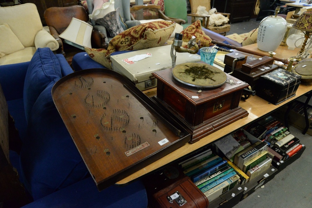 A VINTAGE CORINTHIAN 21T BAGATELLE TOGETHER WITH A RETRO PICNIC SET IN ORIGINAL CASE, ALSO A WIND UP