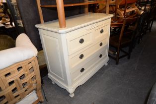 A MODERN CREAM FINISHED CHEST OF TWO SHORT OVER TWO LONG DRAWERS, HAVING CANTED CORNERS