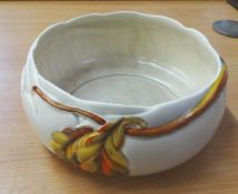 CLARICE CLIFF FOR NEWPORT POTTERY 'AUTUMN LEAF' CIRCULAR FRUIT BOWL, THE EXTERIOR EMBOSSED AND