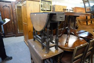 A NINETEENTH CENTURY OAK DROP-LEAF TABLE, HAVING MACCLESFIELD CARVING