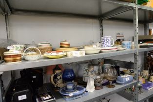 SELECTION OF CERAMICS, TO INCLUDE; COALPORT, MEAKIN, DRAGON POTTERY JARS AND COVERS, VARIOUS CUPS,