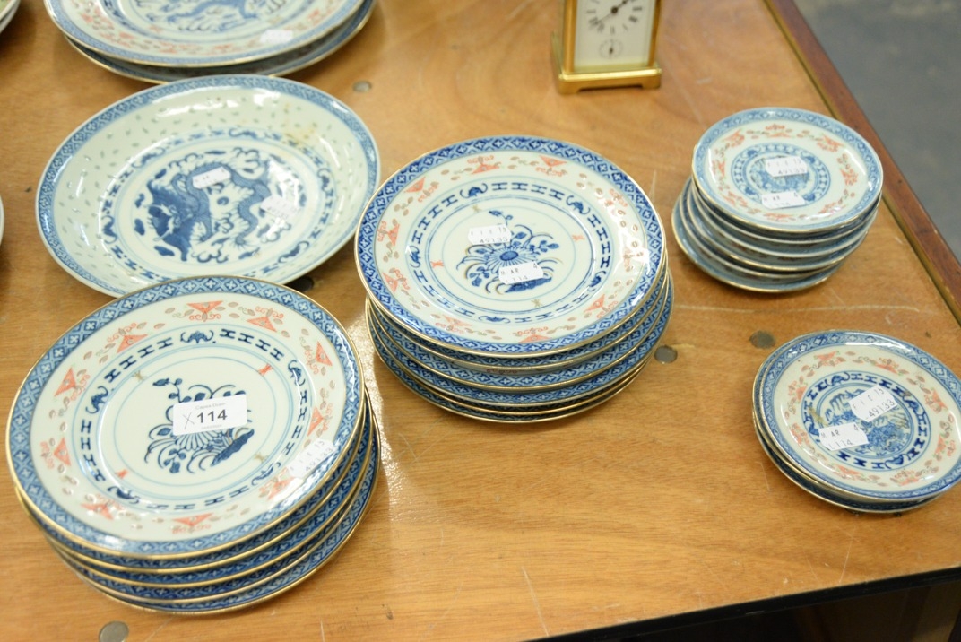 TWENTY THREE CHINESE PORCELAIN PLATES IN VARIOUS SIZES AND DECORATION (23)