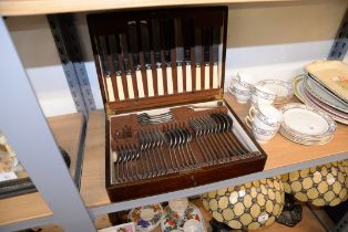 1930's CANTEEN OF FLATWARE FOR 6 PERSONS