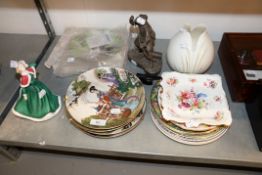 A SELECTION OF COLLECTORS PLATES AND WALL HANGING PLATES. TOGETHER WITH ROYAL DOULTON 'PRETTY