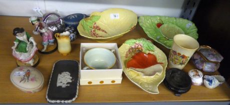 A SMALL SELECTION OF CERAMICS TO INCLUDE; CARLTON WARE DISHES, 1910 SILVER JUBILEE CUP, CALYX WARE