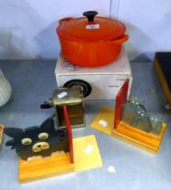 LE-CREUSET CASSEROLE PAN WITH LID, A PAIR OF WOODEN ANIMAL BOOKENDS AND A BENCH PENCIL SHARPENER (4)