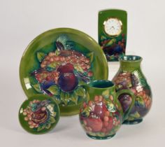 MOORCROFT: SMALL GROUP OF MOORCROFT POTTERY FINCHES ON GREEN PATTERN CERAMICS by Sally Tuffin, to