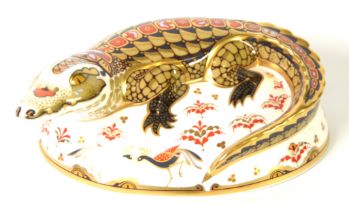 BOXED ROYAL CROWN DERBY IMARI CHINA CROCODILE PATTERN PAPAERWEIGHT WITH GILT STOPPER, exclusive gold