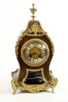EARLY TWENTIETH CENTURY FRENCH BRASS AND RED SHELL BOULLE WORK MANTLE CLOCK, the twelve piece