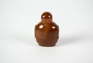 CHINESE SNUFF BOTTLE: Qing or later Chinese hardstone snuff bottle carved from brown agate and of